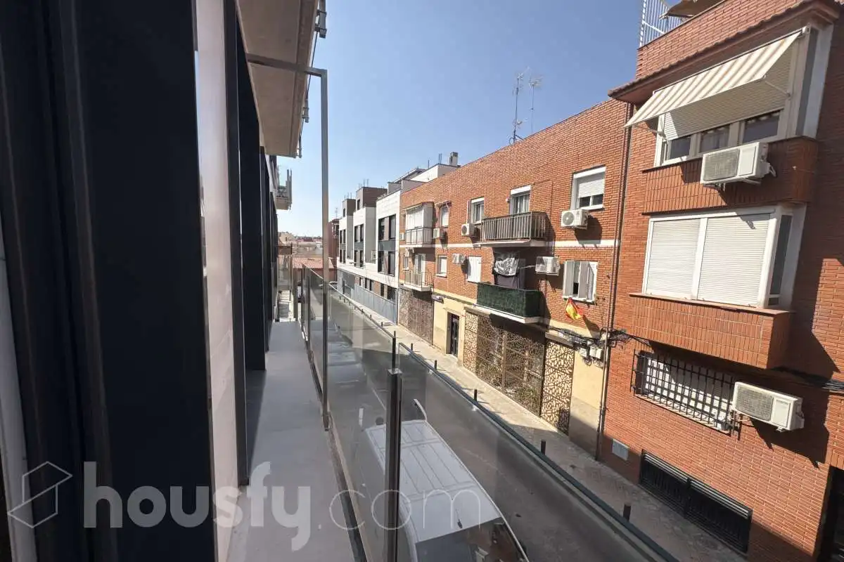 Außenansicht von Wohnung zur Miete in Madrid mit Klimaanlage, Heizung und Abstellraum