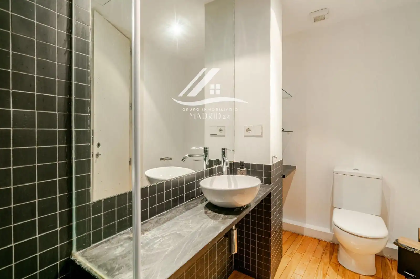 Baño de Piso de alquiler en Madrid con Aire acondicionado, Calefacción y Amueblado
