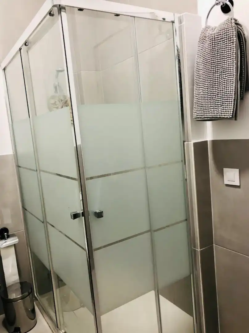 Baño de Piso para compartir en Casco Antiguo