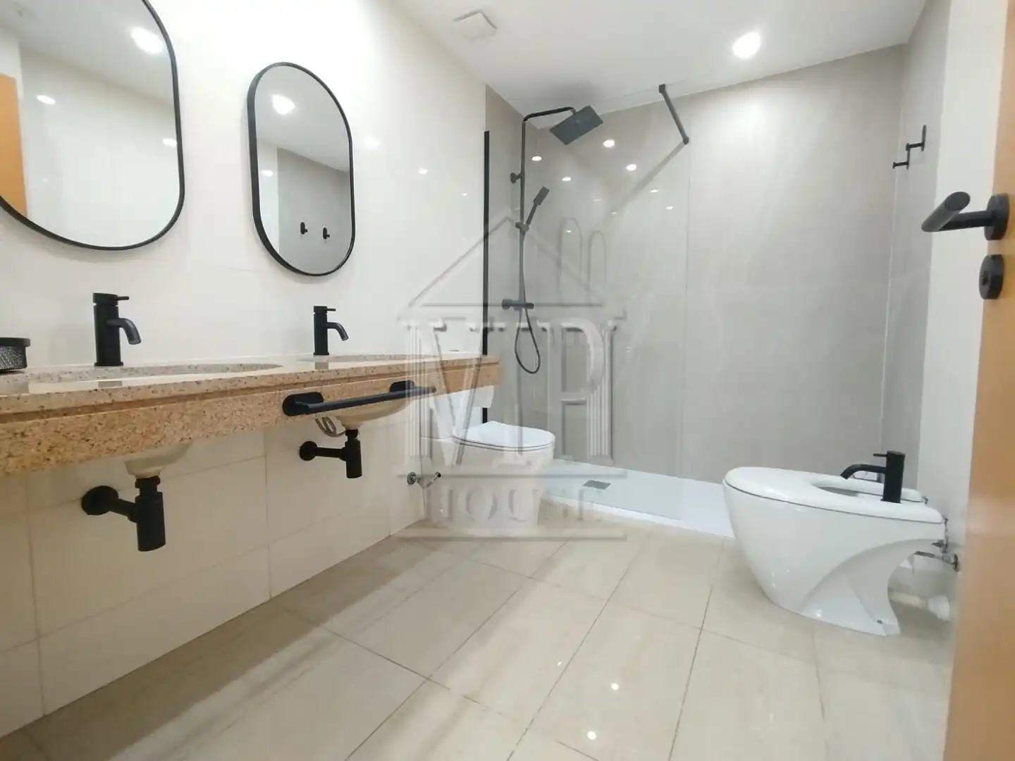 Bathroom of Flat for sale in Badalona  with Air Conditioner, Heating and Furnished