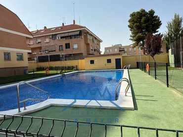 Pis amb piscina en venda a Los Rosales