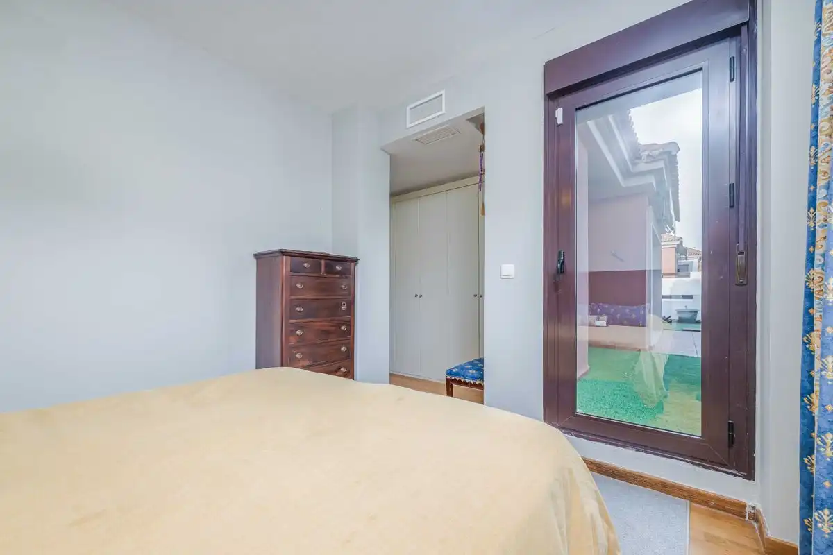 Habitación de Ático en venta en Guillena con Calefacción, Terraza y Trastero