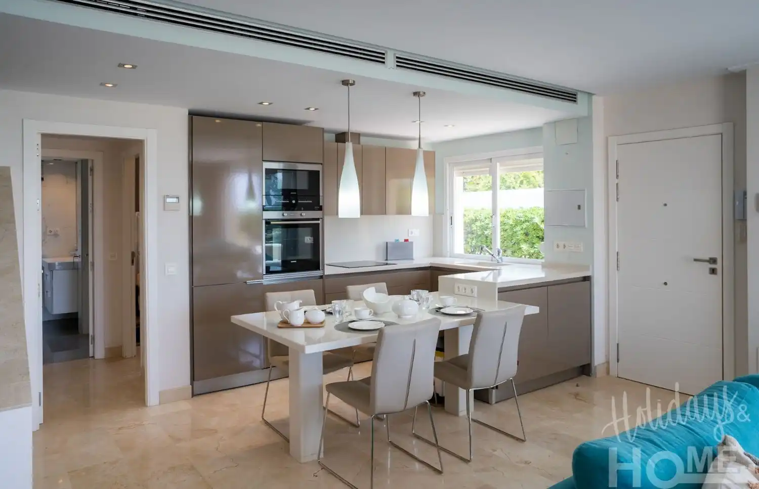 Cuina de Pis de lloguer en Marbella amb Aire condicionat, Jardí privat i Terrassa