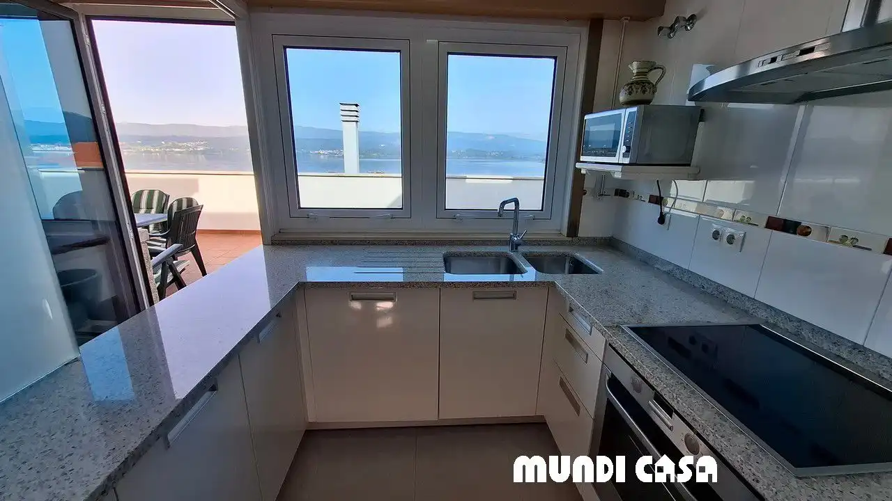 Cocina de Ático de alquiler en Rianxo con Calefacción, Terraza y Trastero