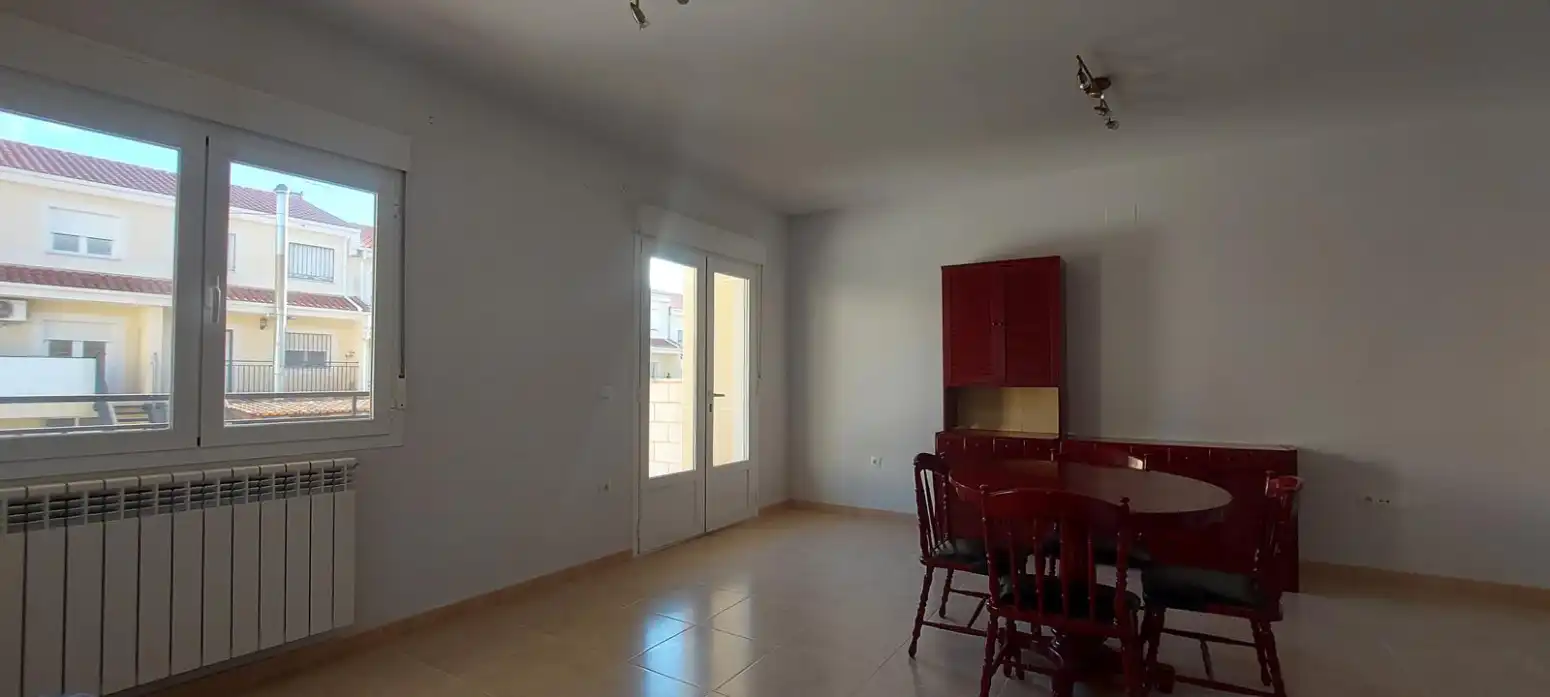 Esszimmer von Einfamilien-Reihenhaus zum Verkauf in Montalbo mit Heizung, Terrasse und Balkon