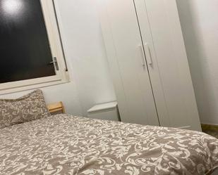 Bedroom of Flat to share in  Barcelona Capital  with Heating, Washing machine and TV