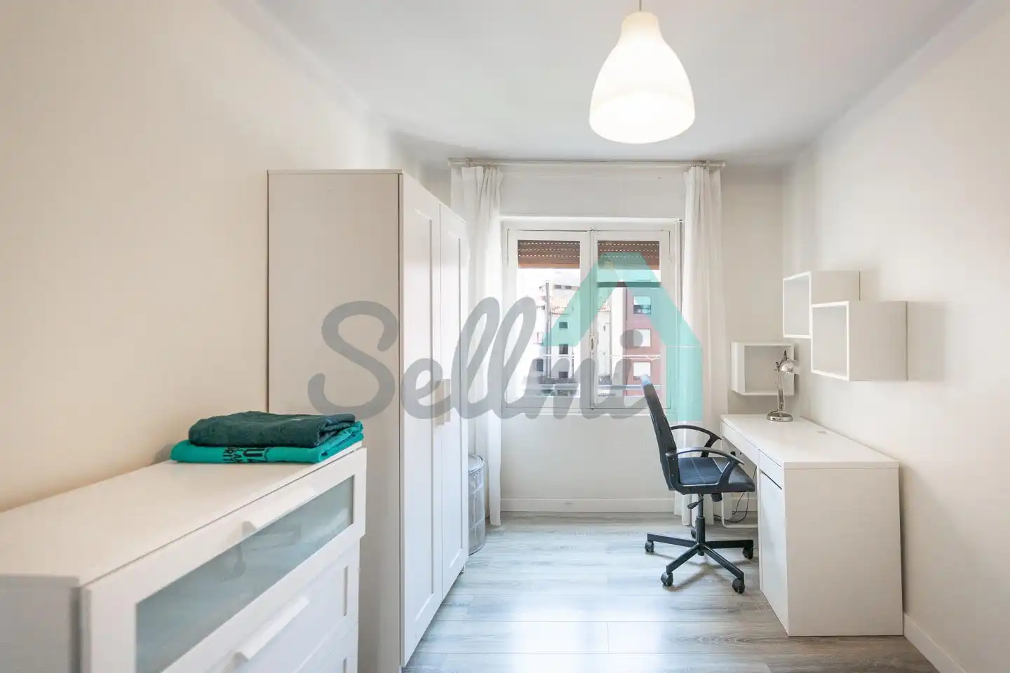 Habitación de Piso para compartir en Oviedo  con Calefacción y Amueblado
