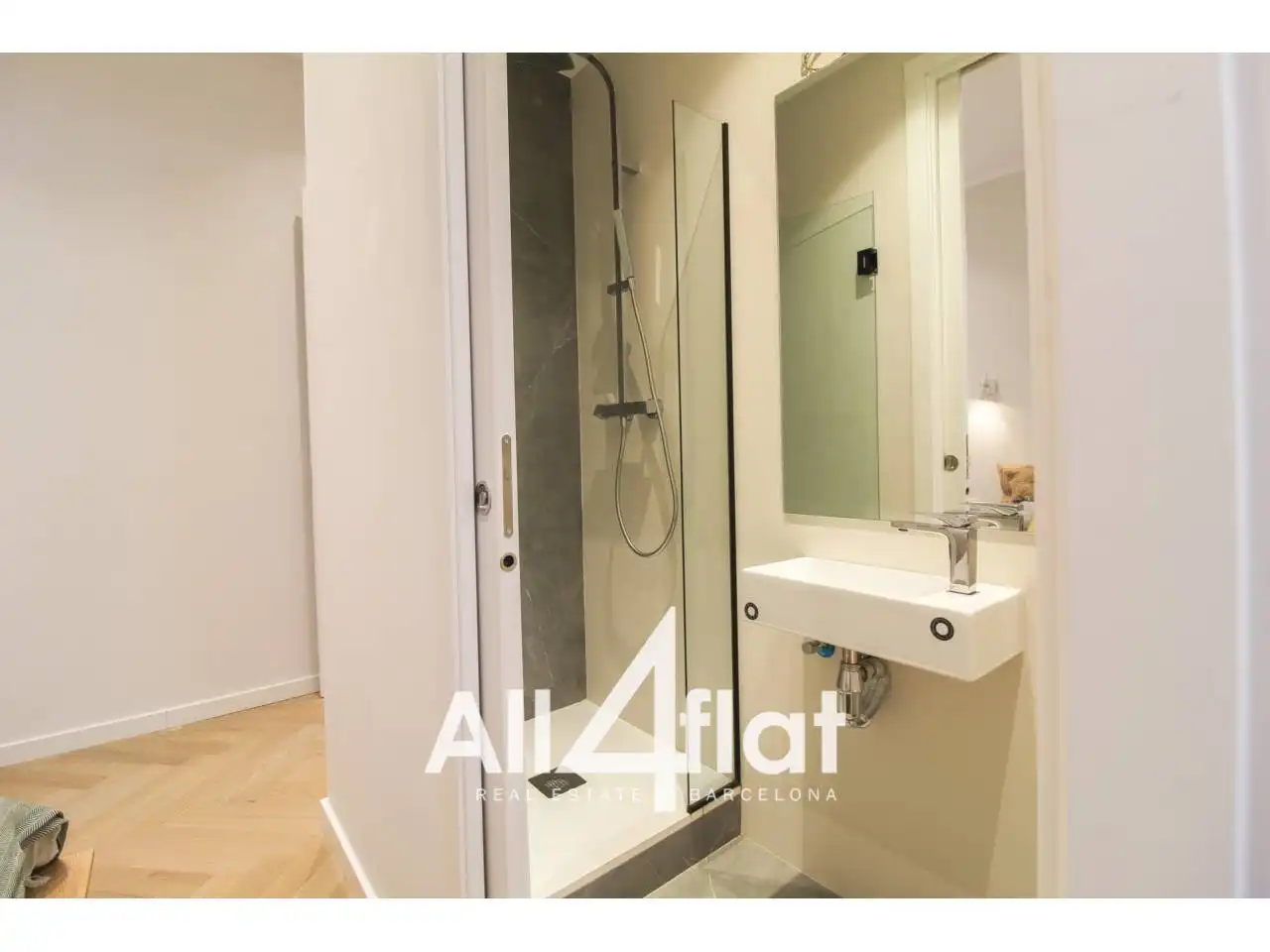 Badezimmer von Wohnungen zum Verkauf in Barcelona mit Klimaanlage, Heizung und Terrasse