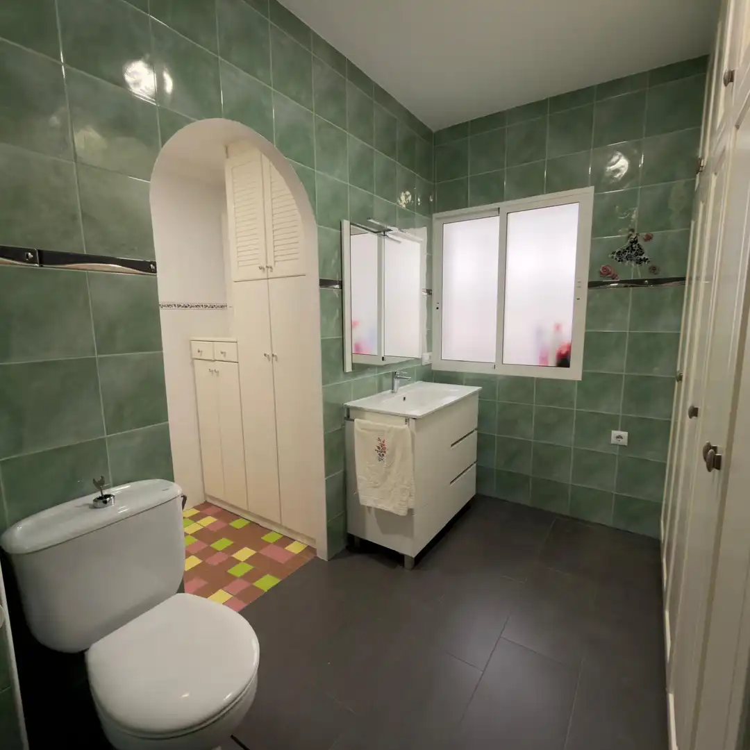 Baño de Piso en venta en Cartagena con Aire acondicionado, Calefacción y Balcón