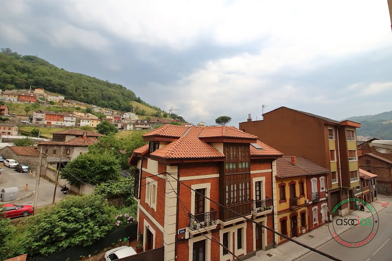 Vista exterior de Casa adosada en venda en Mieres (Asturias) amb Calefacció i Terrassa