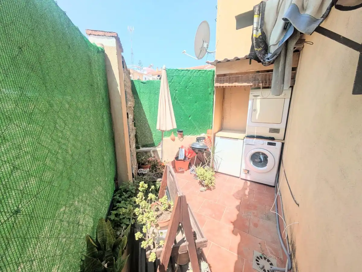 Vista exterior de Casa adosada en venda en Torremolinos amb Aire condicionat, Calefacció i Jardí privat