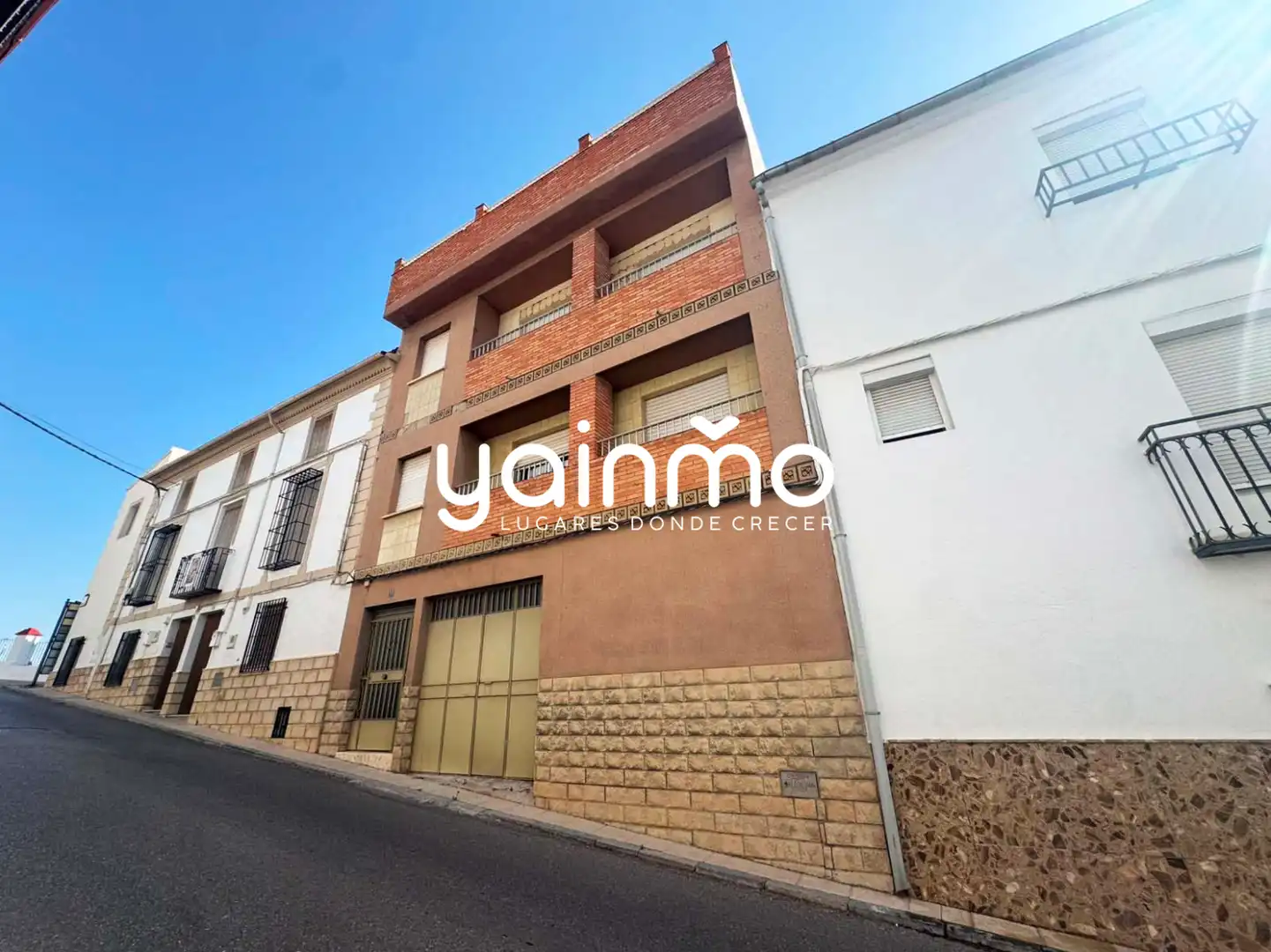 Vista exterior de Casa adosada en venta en La Guardia de Jaén con Terraza