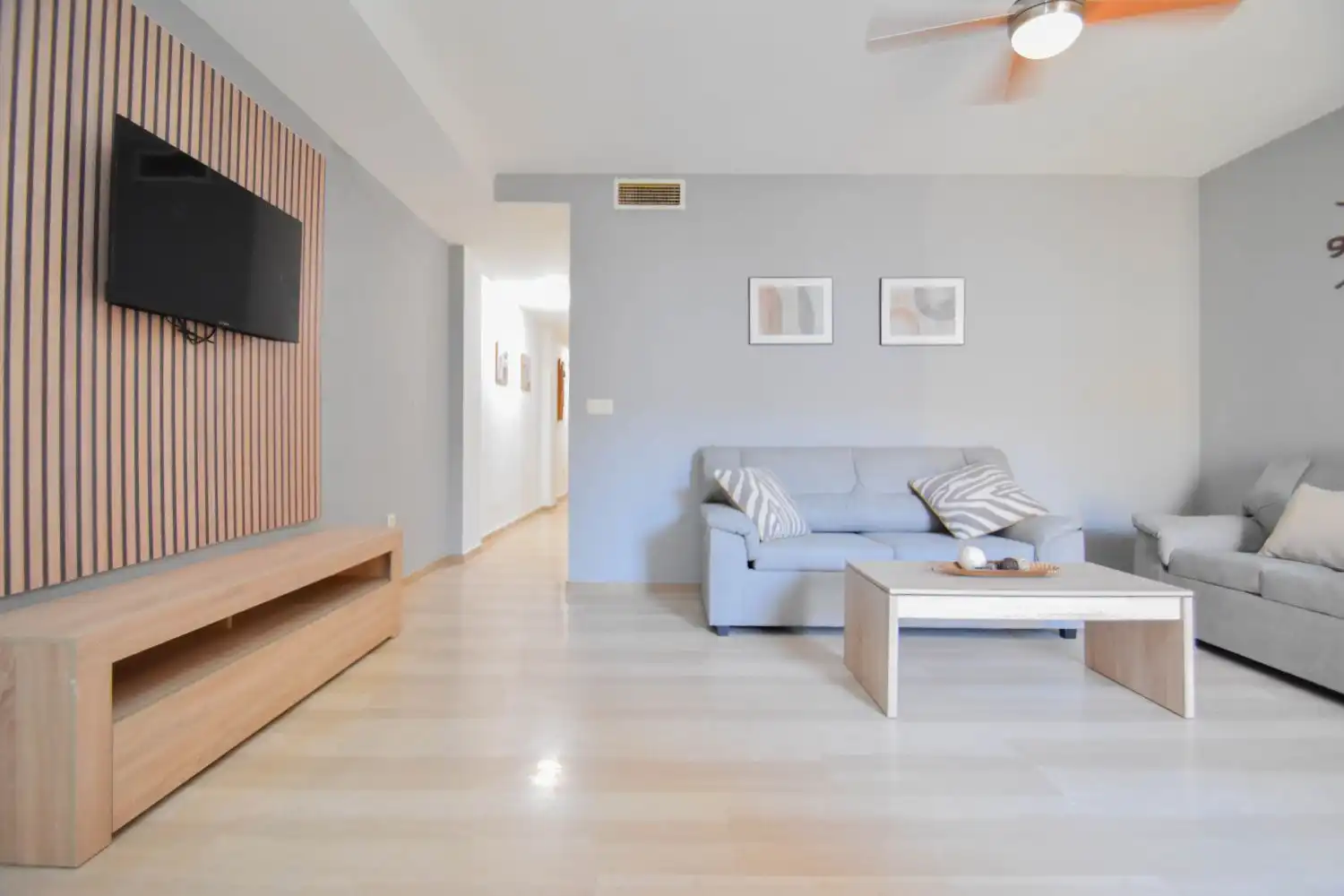 Sala de estar de Dúplex en venta en Cúllar Vega con Terraza, Trastero y Amueblado