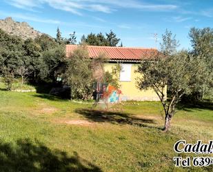 Jardí de Finca rústica en venda en Cadalso de los Vidrios amb Piscina