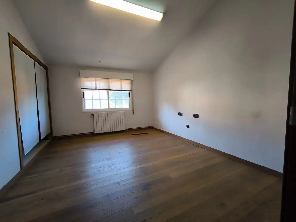 Habitación de Casa o chalet en venta en Vilagarcía de Arousa con Calefacción, Jardín privado y Parquet