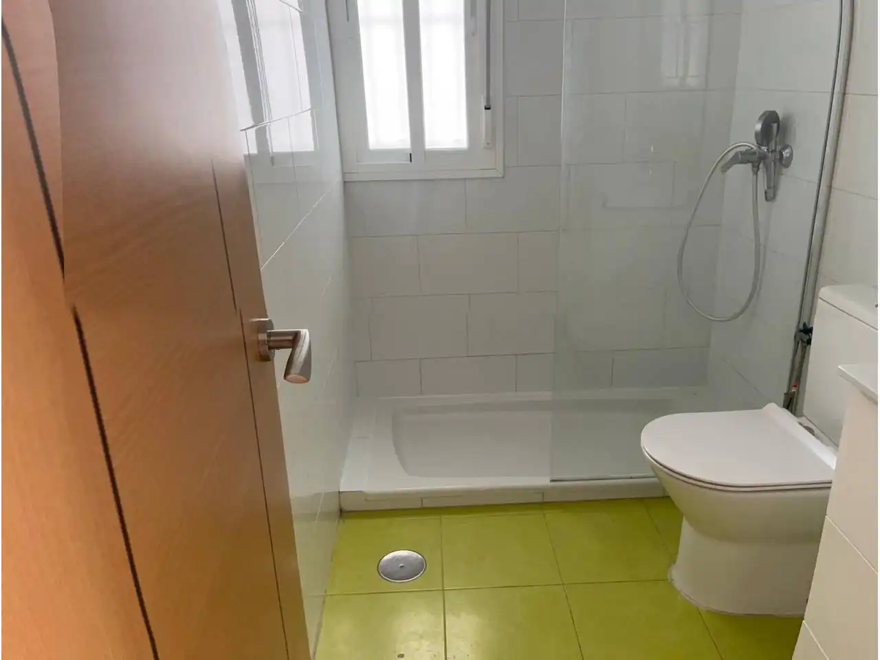 Badezimmer von Dachboden zum Verkauf in San Fernando mit Klimaanlage und Terrasse