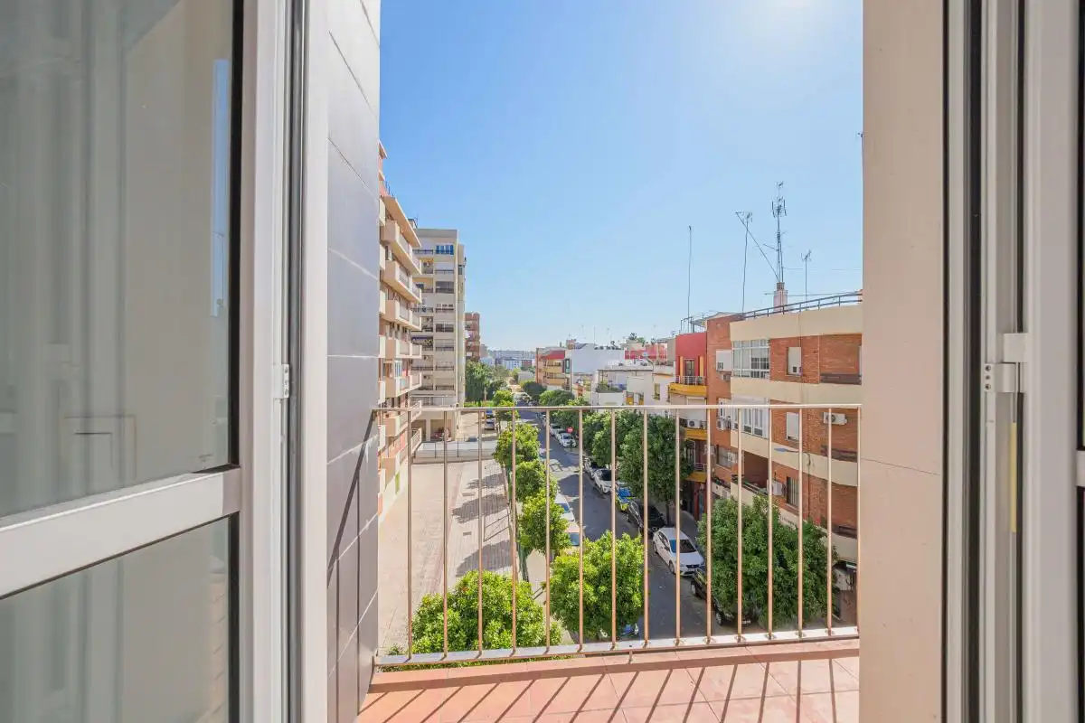 Exterior view of Flat for rent in Sevilla  with Air Conditioner, Heating and Terrace