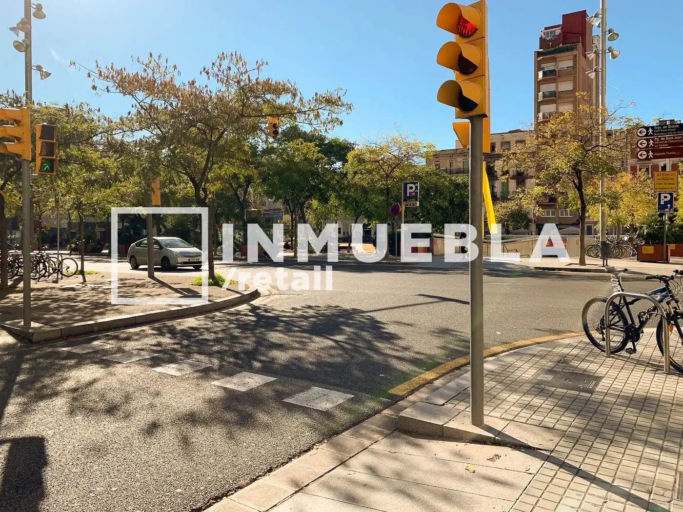 Vista exterior de Local de lloguer en Barcelona amb Aire condicionat i Alarma