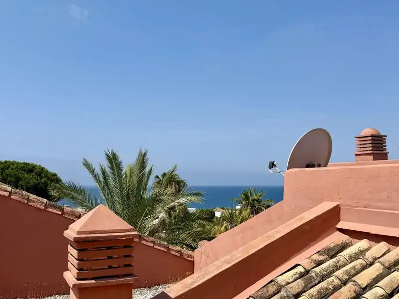 Vista exterior de Àtic de lloguer en Marbella amb Aire condicionat, Calefacció i Terrassa