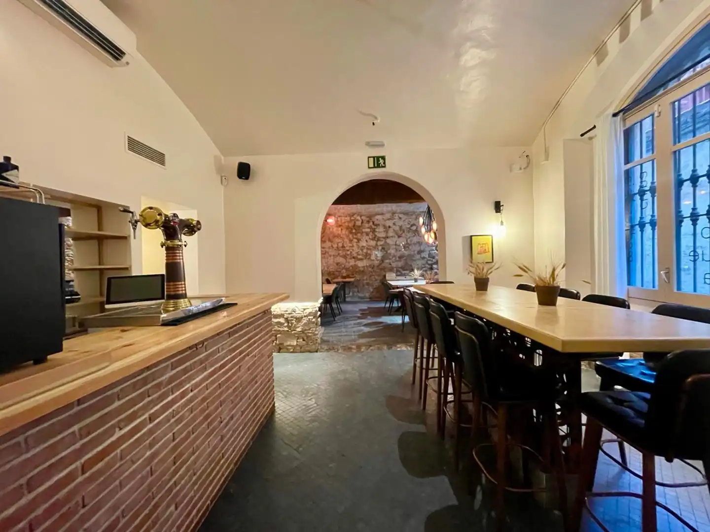 Commercial properties for transfer in Avinyo, Barri Gòtic