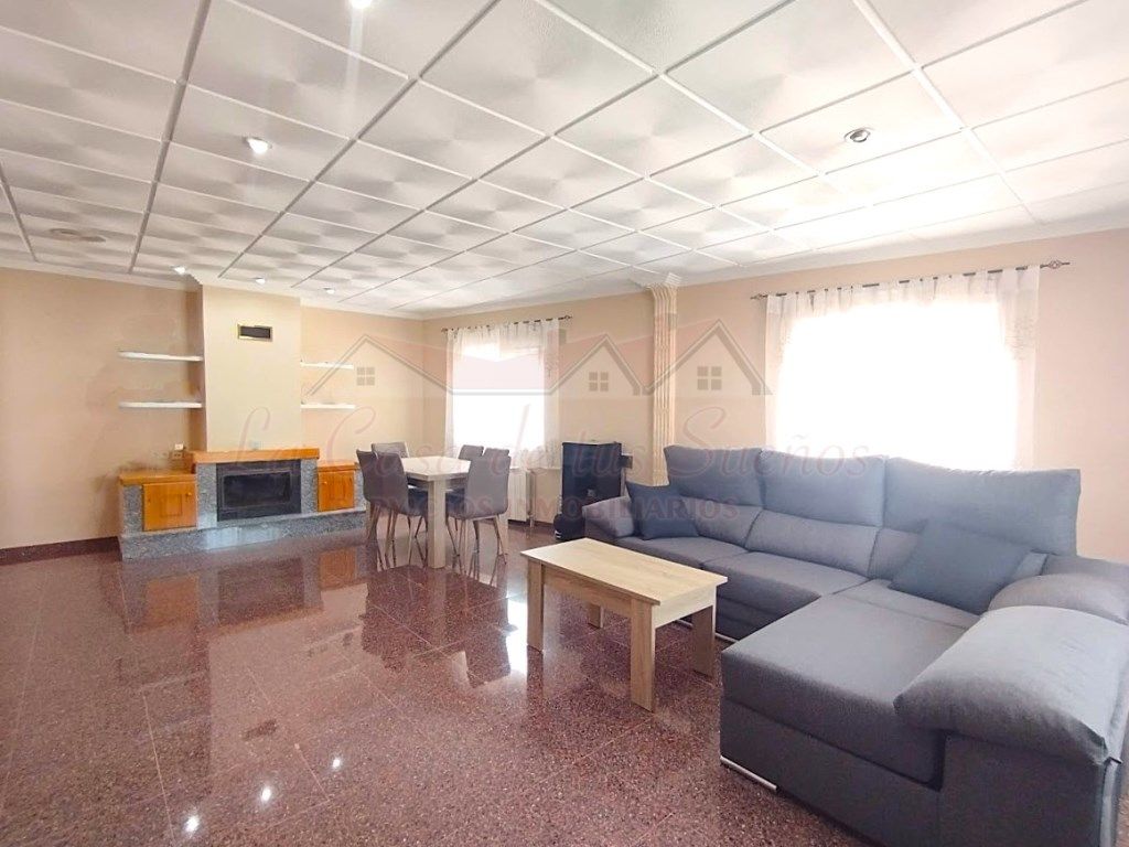 Flat for sale in Sax