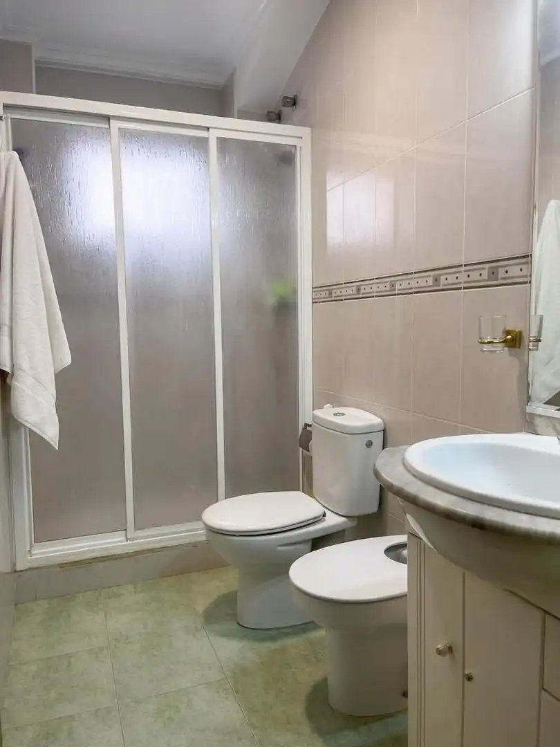 Badezimmer von Wohnung zum Verkauf in Elche / Elx mit Klimaanlage und Balkon