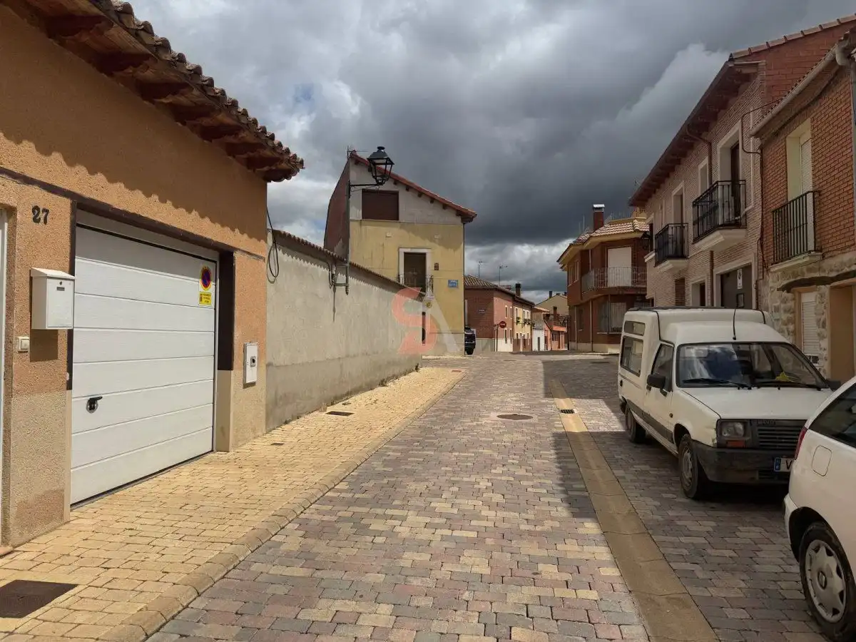 Parking de Piso en venta en Cigales con Calefacción, Terraza y Trastero