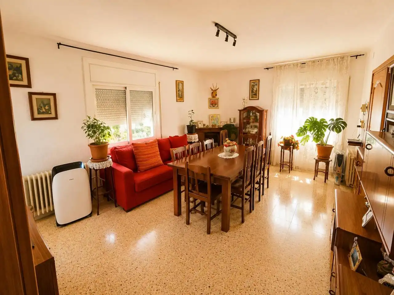 Sala d'estar de Casa o xalet en venda en Esparreguera amb Calefacció, Jardí privat i Terrassa