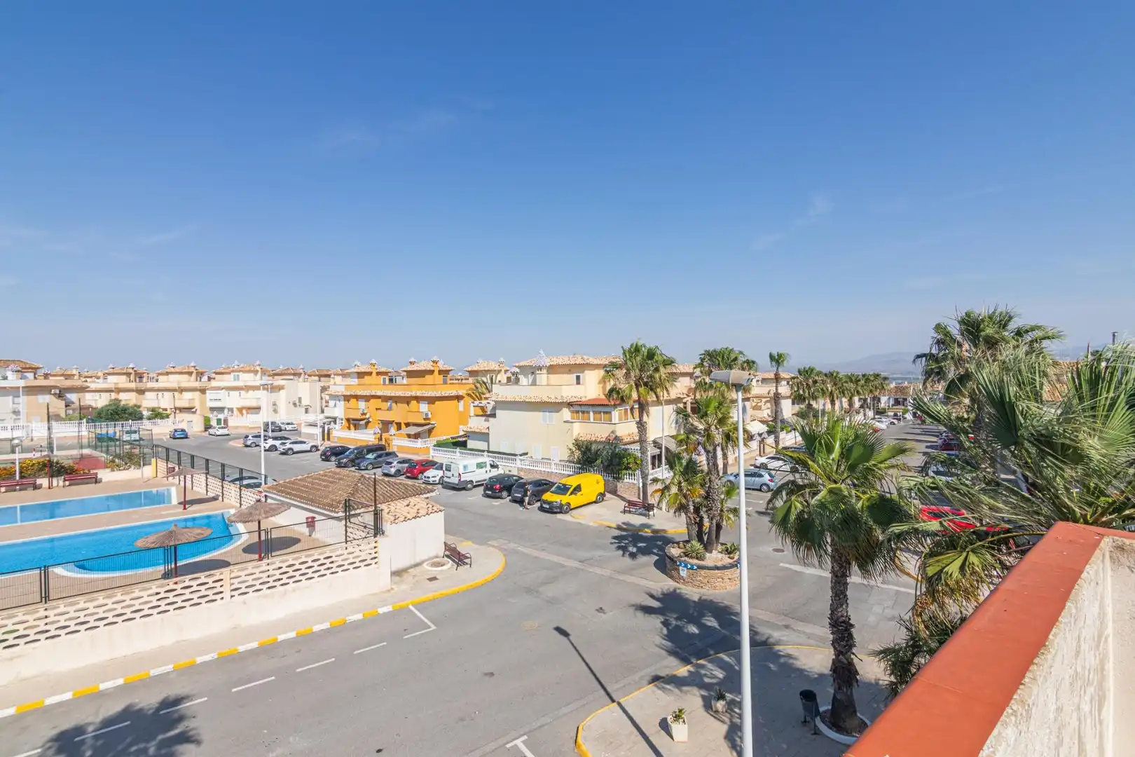 Vista exterior de Casa o chalet en venta en Santa Pola con Aire acondicionado, Terraza y Piscina comunitaria