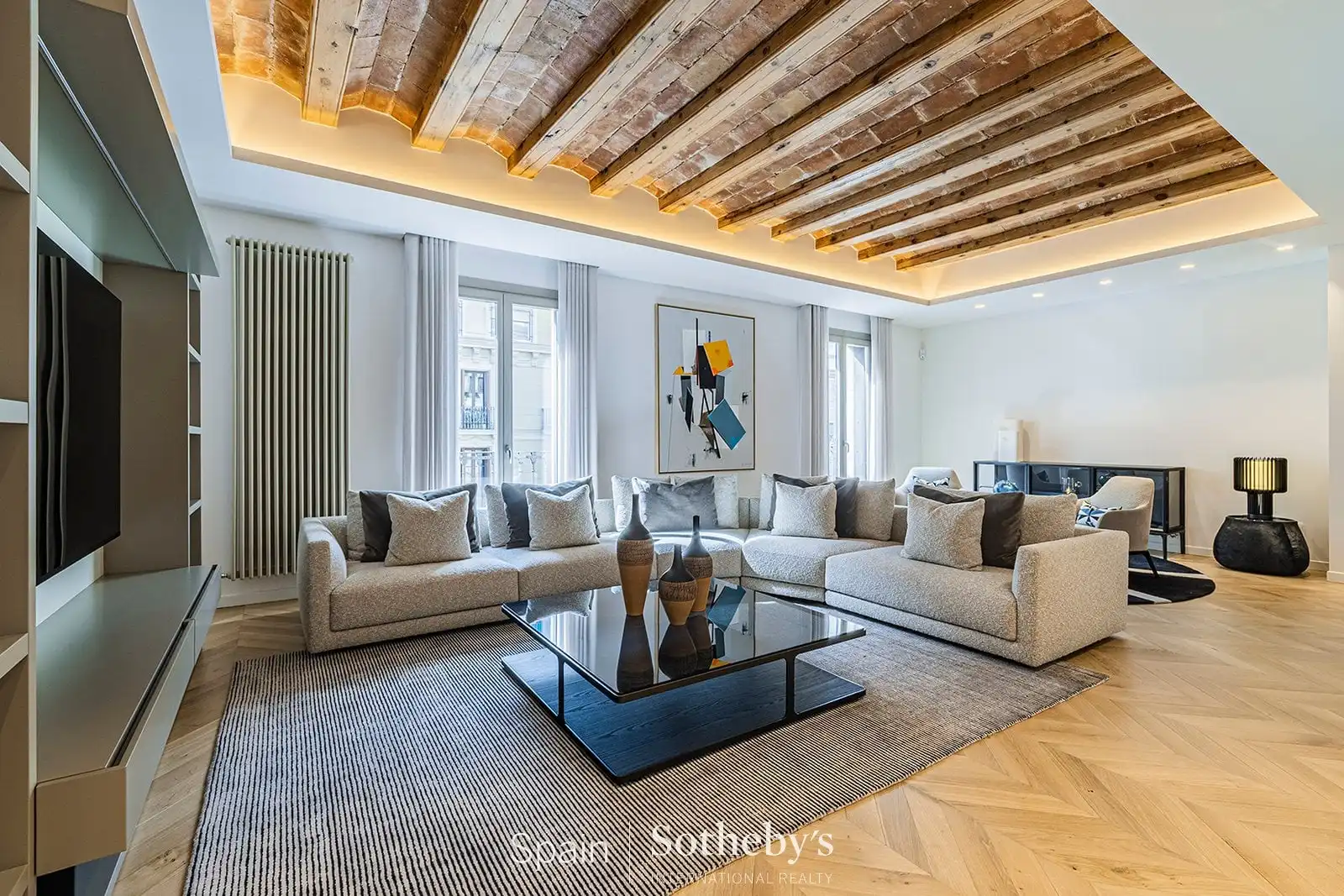Apartment with lift for sale in Eixample