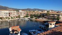 Vista exterior de Àtic en venda en Empuriabrava amb Aire condicionat, Calefacció i Terrassa