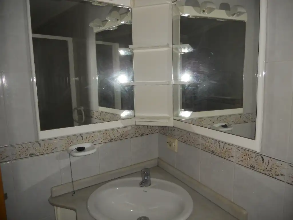 Bathroom of Flat for rent in Santiago de Compostela   with Heating, Furnished and Oven