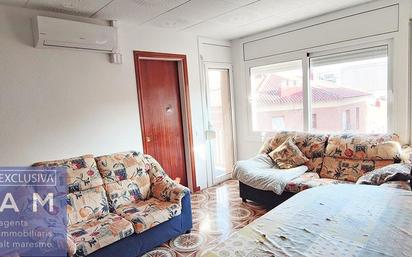 Sala d'estar de Pis en venda en Pineda de Mar amb Aire condicionat, Terrassa i Balcó