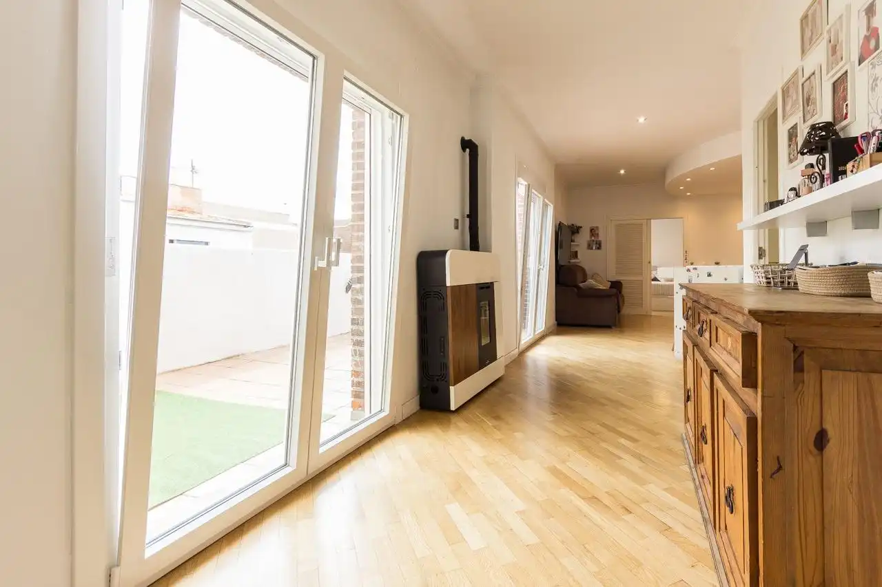 Wohnzimmer von Dachboden zum Verkauf in Elda mit Klimaanlage, Parkett und Terrasse
