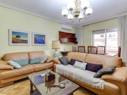 Living room of Flat for sale in Salamanca Capital  with Air Conditioner, Heating and Parquet flooring