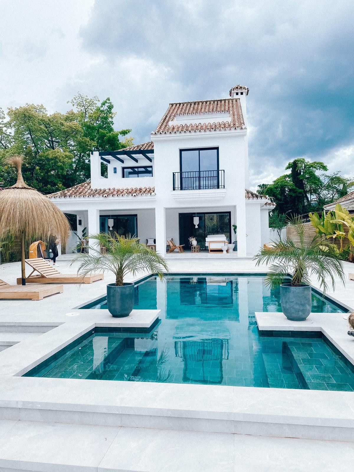 Vista exterior de Casa o xalet de lloguer en Marbella amb Aire condicionat, Jardí privat i Terrassa