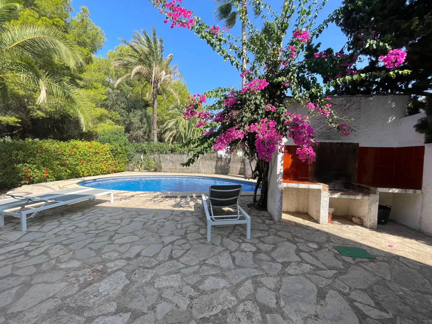 Schwimmbecken von Haus oder Chalet zur Miete in Dénia mit Klimaanlage, Heizung und Privatgarten