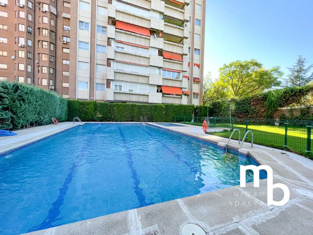 Piscina de Piso de alquiler en Madrid con Aire acondicionado, Calefacción y Parquet