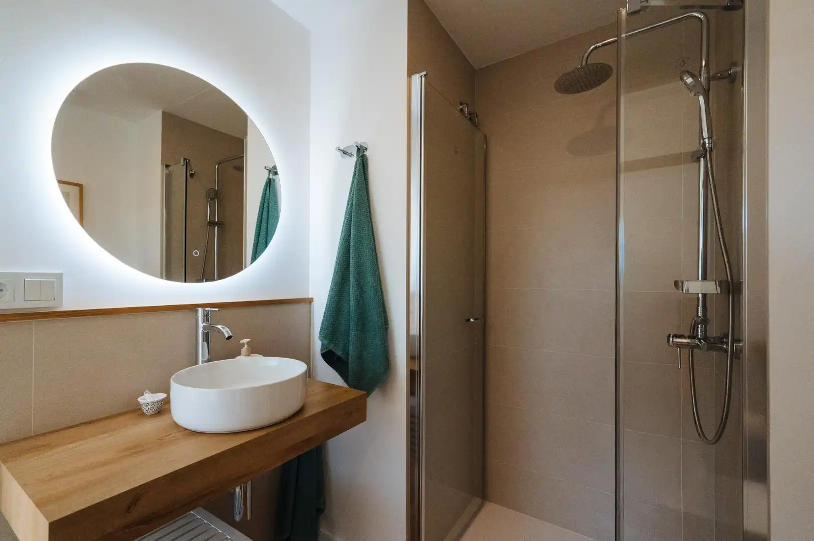 Bathroom of Flat for rent in Sevilla  with Air Conditioner and Furnished