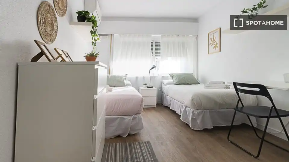 Habitación en El Plantinar – Avda. La Paz - El Juncal