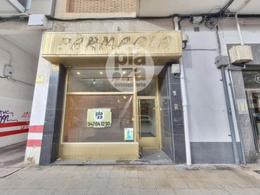 Local comercial de lloguer a Constitucion Española