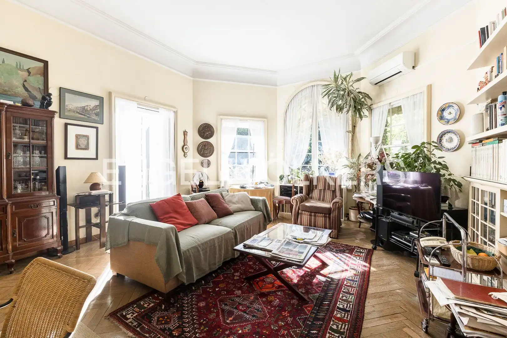 Sala d'estar de Casa o xalet en venda en Barcelona amb Calefacció, Jardí privat i Terrassa