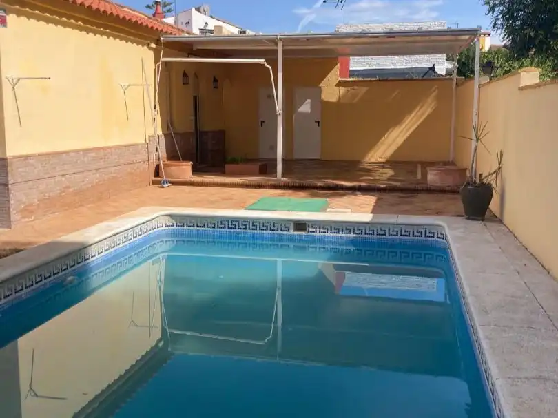 Schwimmbecken von Haus oder Chalet zur Miete in Palomares del Río, Sevilla