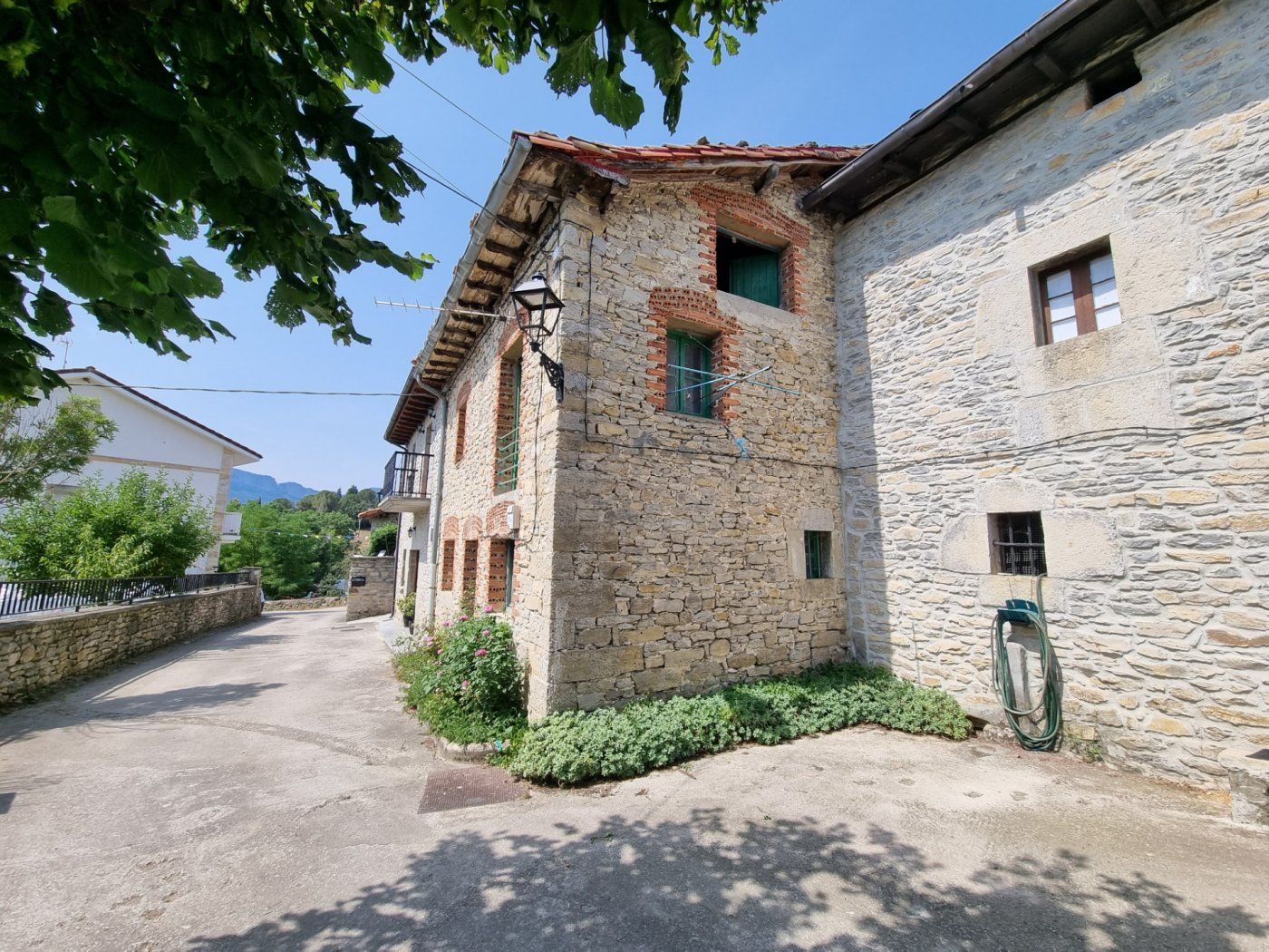 Exterior view of Single-family semi-detached for sale in Valle de Mena
