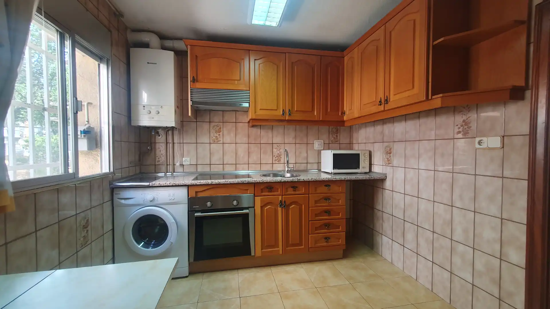 Cuina de Pis en venda en Madrid amb Calefacció, Moblat i Forn