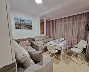 Sala d'estar de Apartament de lloguer en Torremolinos amb Aire condicionat