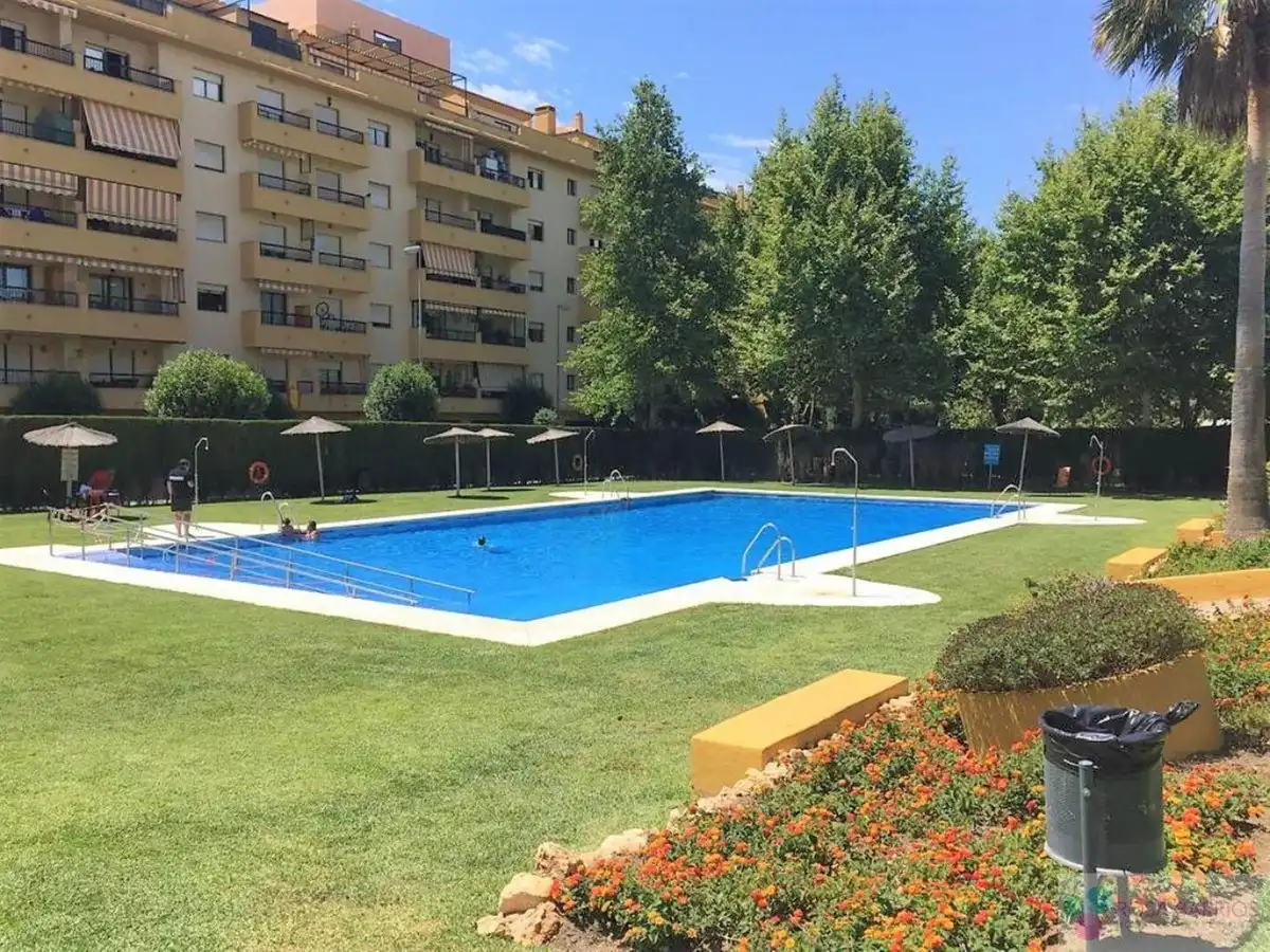Pis amb piscina en venda a Calle 25 5C