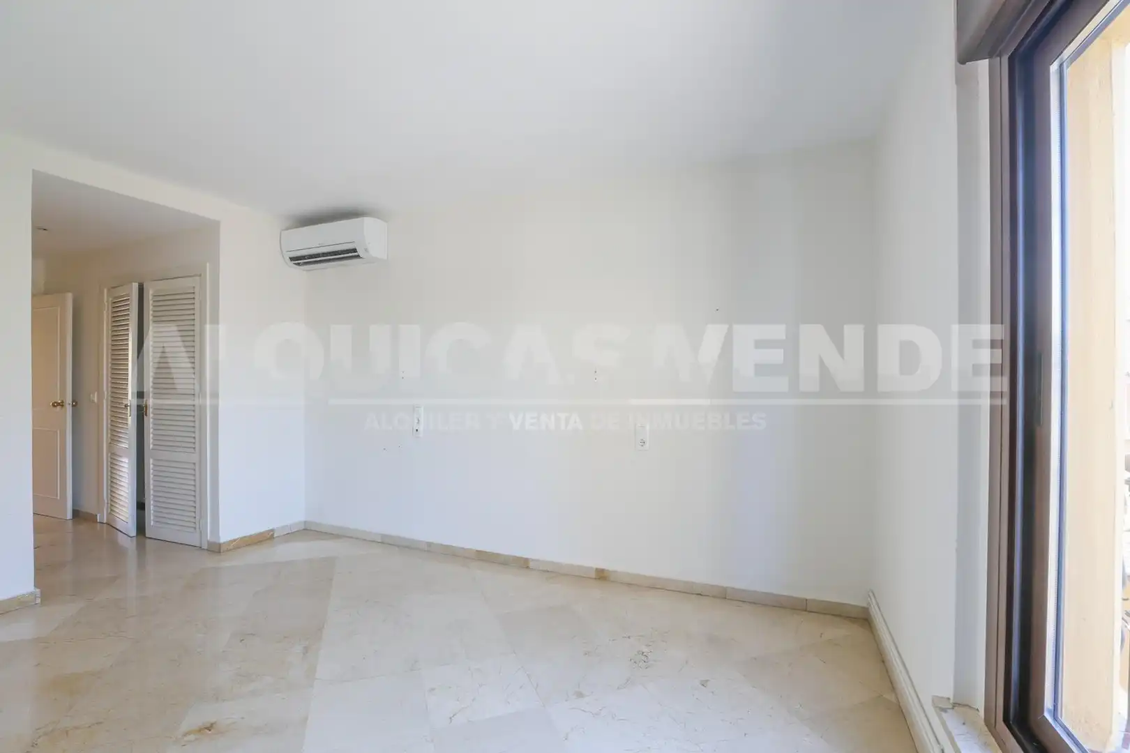 Dormitori de Pis en venda en Sevilla amb Aire condicionat, Calefacció i Jardí privat