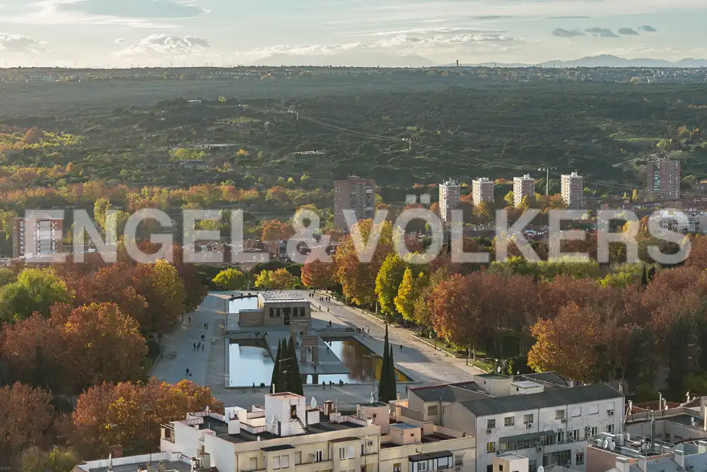 Außenansicht von Wohnung zur Miete in Madrid mit Klimaanlage, Heizung und Parkett