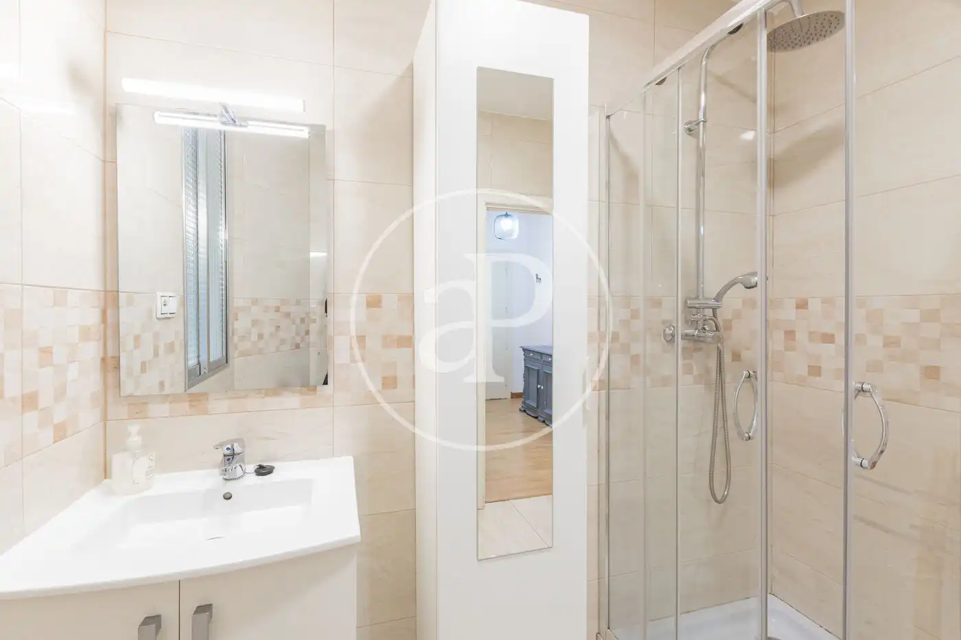 Bathroom of Flat for rent in Madrid  with Heating and Furnished